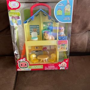 Cocomelon pop and play house